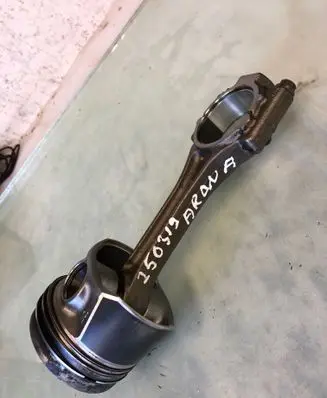 Seat Arona Piston with connecting rod 03lade