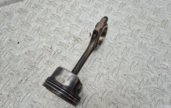 Hyundai i30 Piston with connecting rod R092812 4E04C G4AF