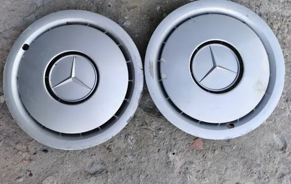 Mercedes-Benz E W124 R15 wheel hub/cap/trim 1244011424