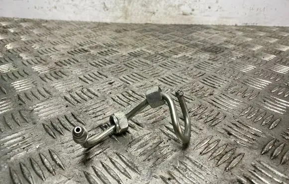 Fuel injector supply line/pipe