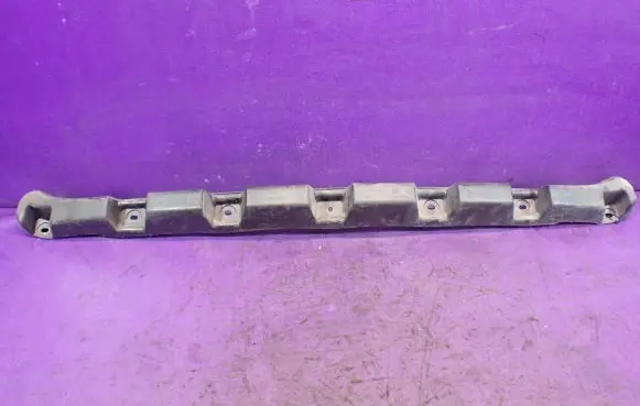 Seat Altea XL Front bumper mounting bracket 5P8807863