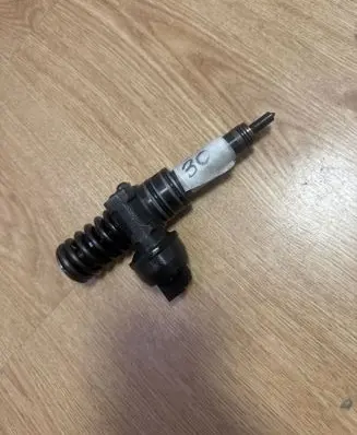 Volkswagen Caddy Fuel injector 038130073BN 0414720313
