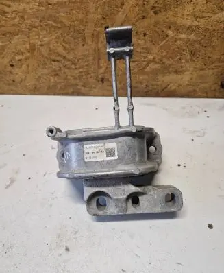 Engine mount bracket