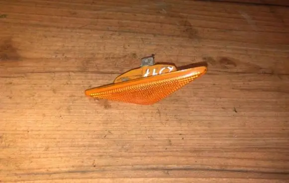 Ford Focus Front fender indicator light
