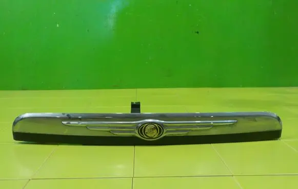 Chrysler Grand Voyager V Rear light center trim bar blend 05109538AC 18AB19