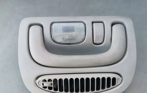 Chrysler Voyager Front door interior light 