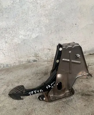 Volkswagen Jetta VI Brake pedal 1k1721117h