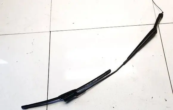 Front wiper blade arm