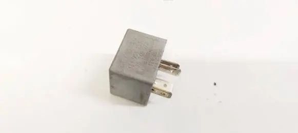 Volkswagen Golf V Other relay 8D0951253A V23134-B52-X301