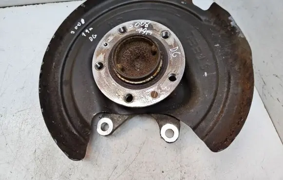 Rear wheel hub