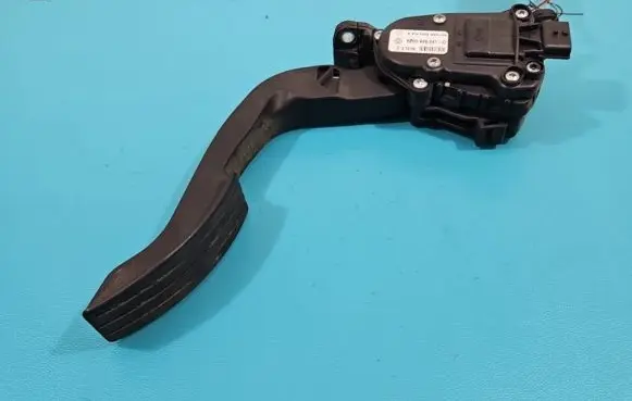 Renault Twingo II Accelerator throttle pedal 6PV009085-04 IMPRK1372211