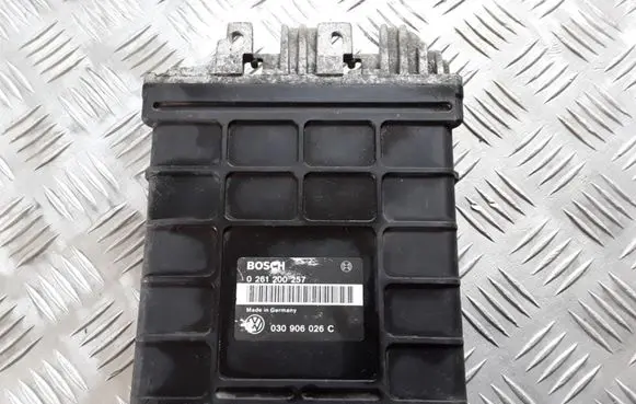 Volkswagen Golf III Engine control unit/module 0261200257 030906026C