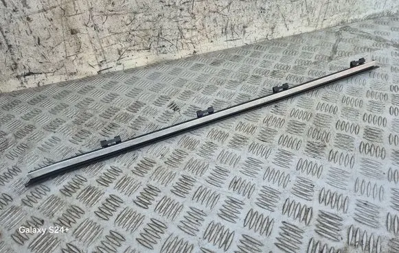 BMW 7 E38 Rubber seal front door window/glass 8150087 51218150087