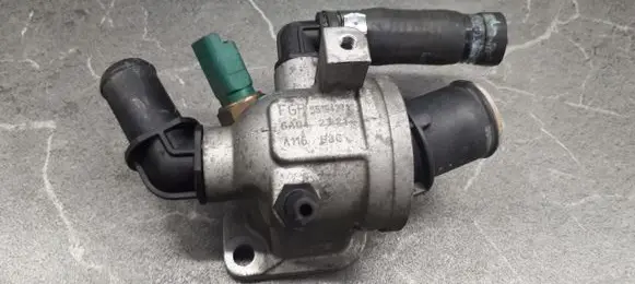 Opel Corsa A Thermostat housing 55194271