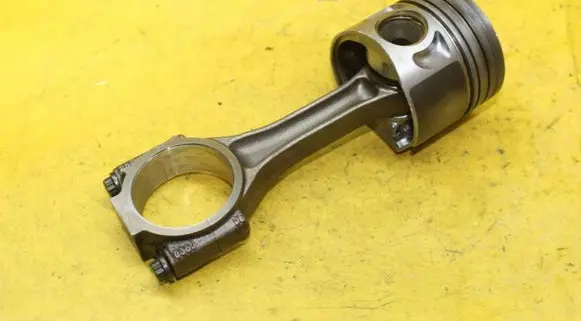 Volkswagen PASSAT B5 Piston with connecting rod 038J