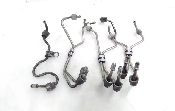 Fuel injector supply line/pipe