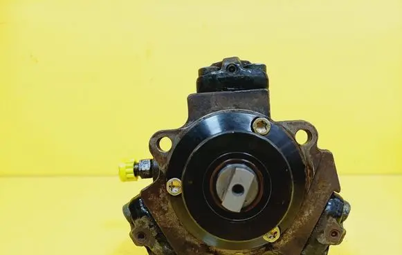 Chrysler PT Cruiser Fuel injection high pressure pump A6130700001 0445010014