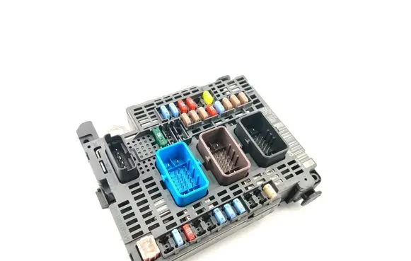 Peugeot 508 Fuse module 9674921980