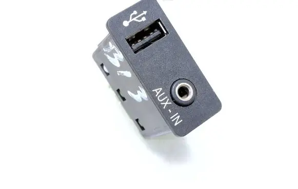 BMW X1 E84 USB socket connector 9241331 84109241331