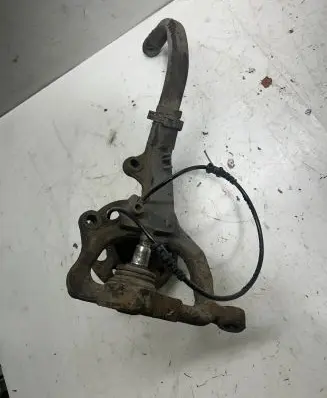 Mercedes-Benz E W211 Front wheel hub