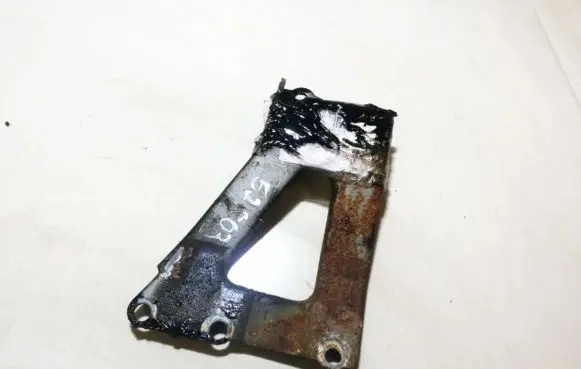 Hyundai XG Engine mounting bracket