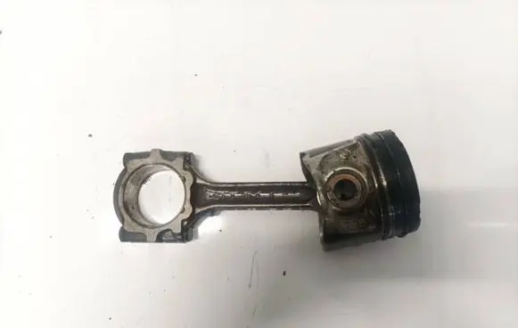 Nissan Almera Tino Piston with connecting rod