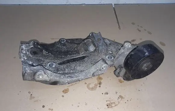Peugeot 407 Generator/alternator bracket 9650034280
