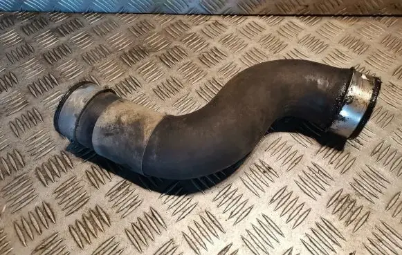 Mercedes-Benz E W211 Intercooler hose/pipe 2115282882 A2115282882