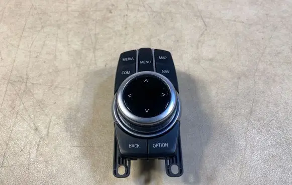 BMW M5 F90 Head unit multimedia control 65826844226-02