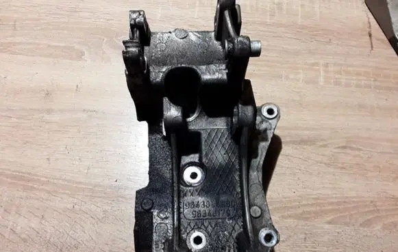 Citroen C8 A/C compressor mount bracket 9643834880 96348179