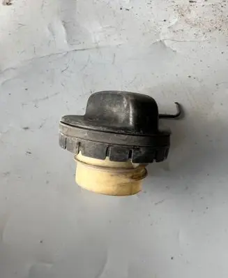 Toyota Prius (NHW20) Fuel tank filler cap 