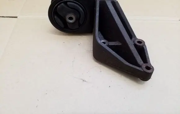 Opel Agila B Engine mount bracket 1162073KA0 1165163J00