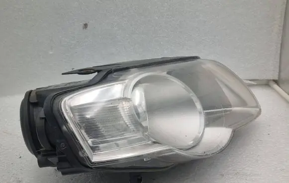 Volkswagen PASSAT B6 Headlight/headlamp 17D171101N2