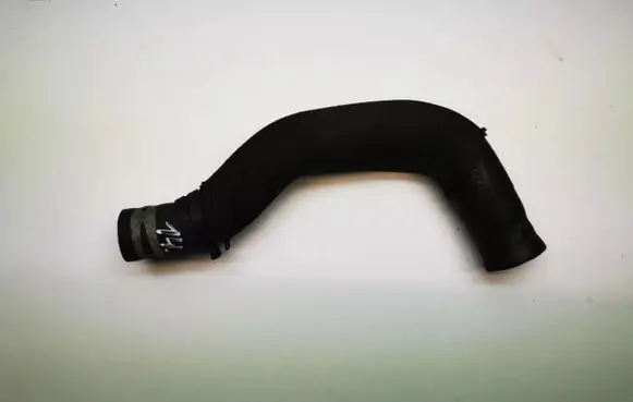 Audi A4 S4 B7 8E 8H Engine coolant pipe/hose