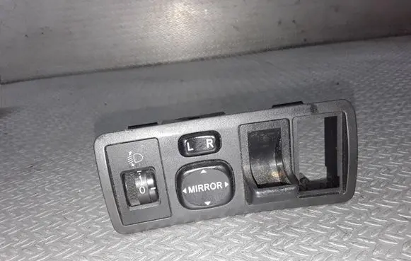 Toyota Corolla Verso E121 Wing mirror switch