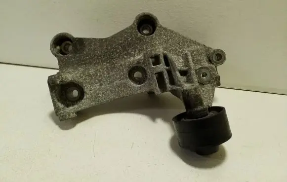 Nissan X-Trail T32 Generator/alternator bracket 117105124R
