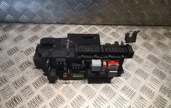 Mercedes-Benz C W204 Fuse box set 2049060105 A2049060105