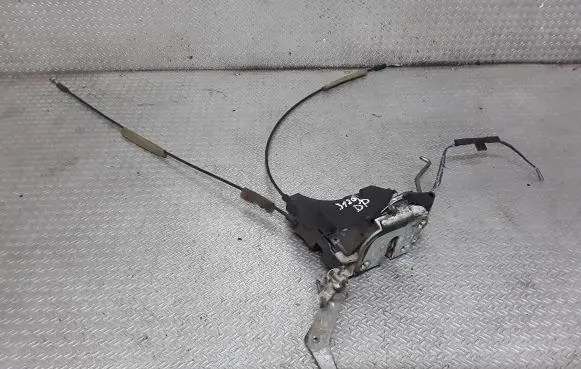 Mitsubishi Grandis Front door lock