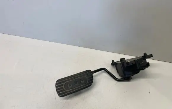 Nissan Micra Accelerator throttle pedal 18002AX700