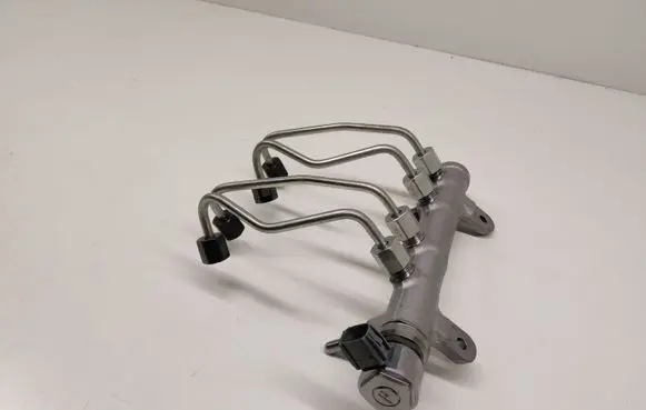Volvo V60 Fuel main line pipe 31432834