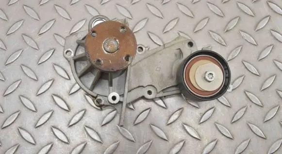 Volvo V40 Water pump