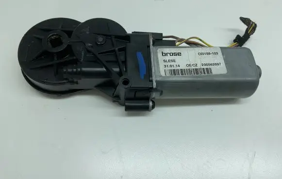 Volvo V40 Seat adjustment motor 924116102 D381300 110114165001