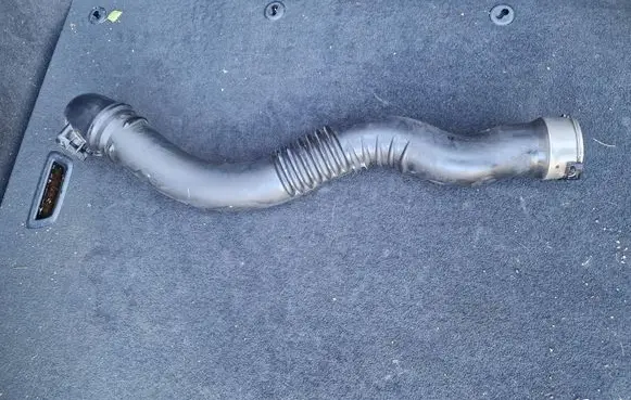 Intercooler hose/pipe
