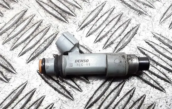 Suzuki Grand Vitara II Fuel injector 2975000540