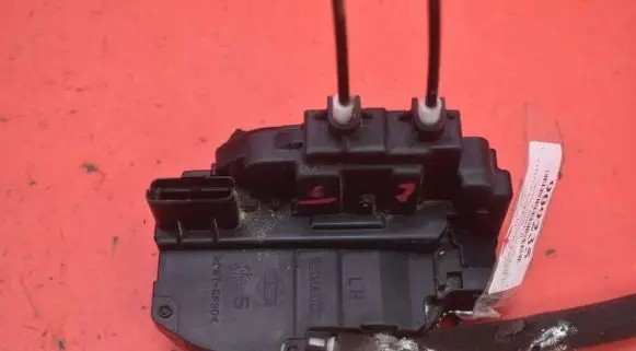 Nissan Tiida C11 Rear door lock
