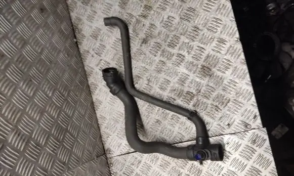 Volkswagen PASSAT B5.5 Engine coolant pipe/hose
