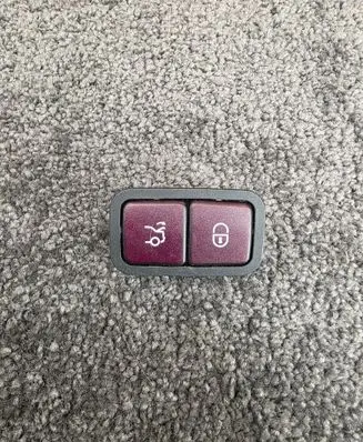 Mercedes-Benz C W205 Tailgate/boot open switch button 2208211479 32132101