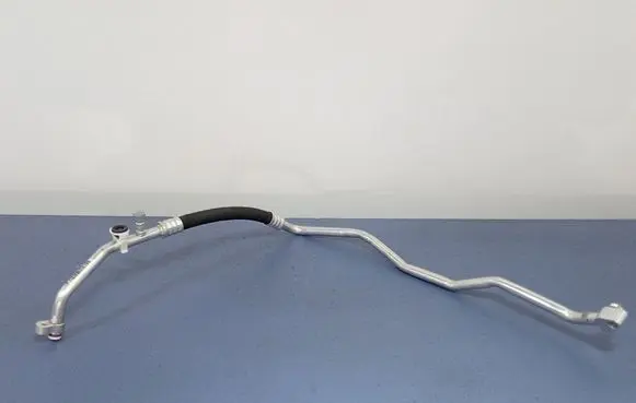 BMW 1 F40 Air conditioning (A/C) pipe/hose 6832950
