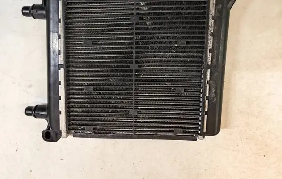 BMW 1 F40 Coolant radiator 9884537