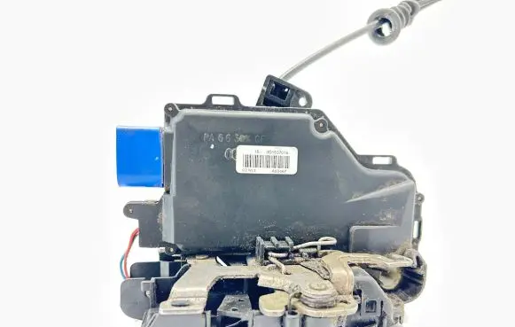 Skoda Octavia Mk2 (1Z) Front door lock 3D1837015 A00467